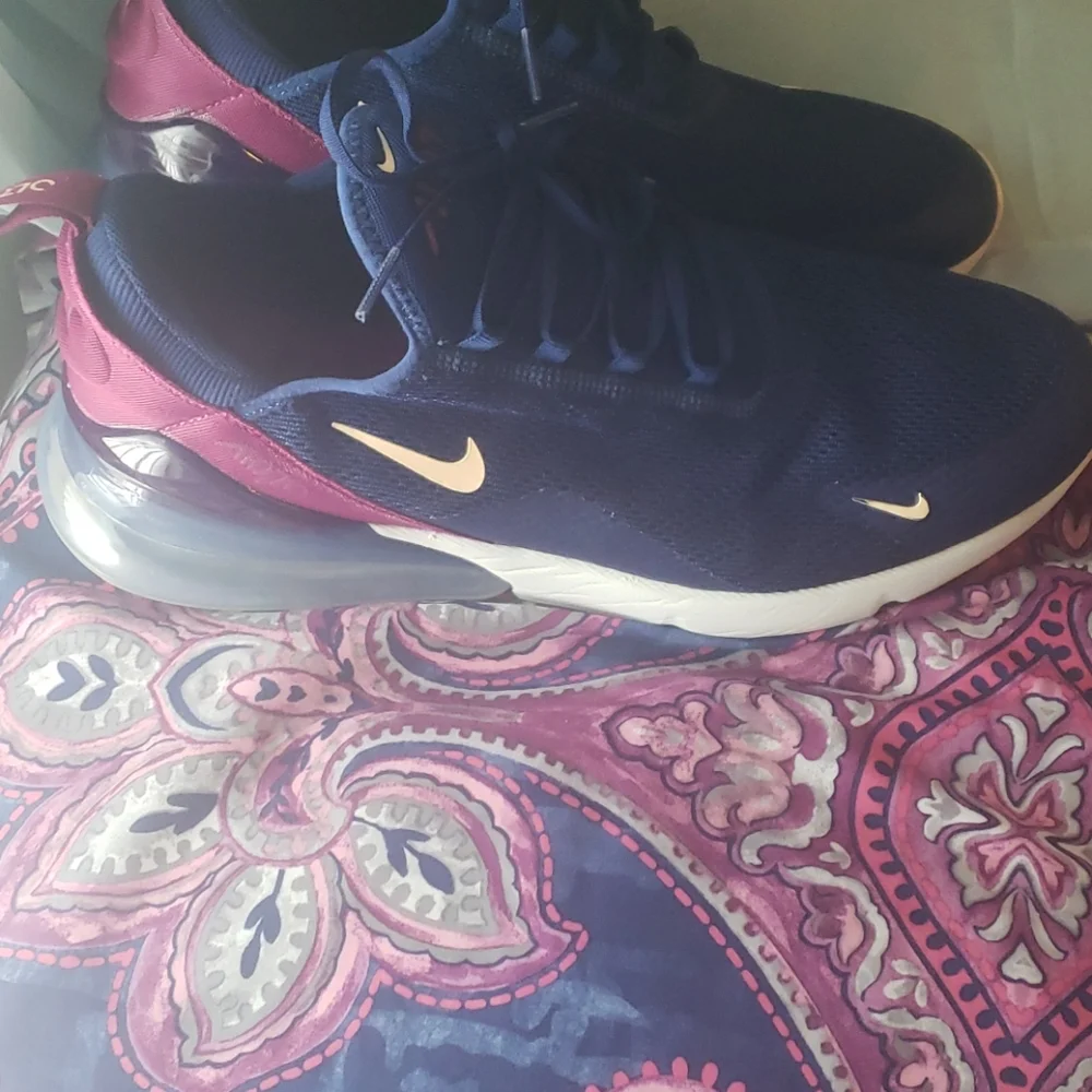 Nike Women's Navy Blue and Burgundy Air Max 270 Sneakers